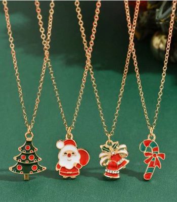 lot de 4 colliers de Noël avec pendentifs Père Noël VENDU AU BENIN (1)